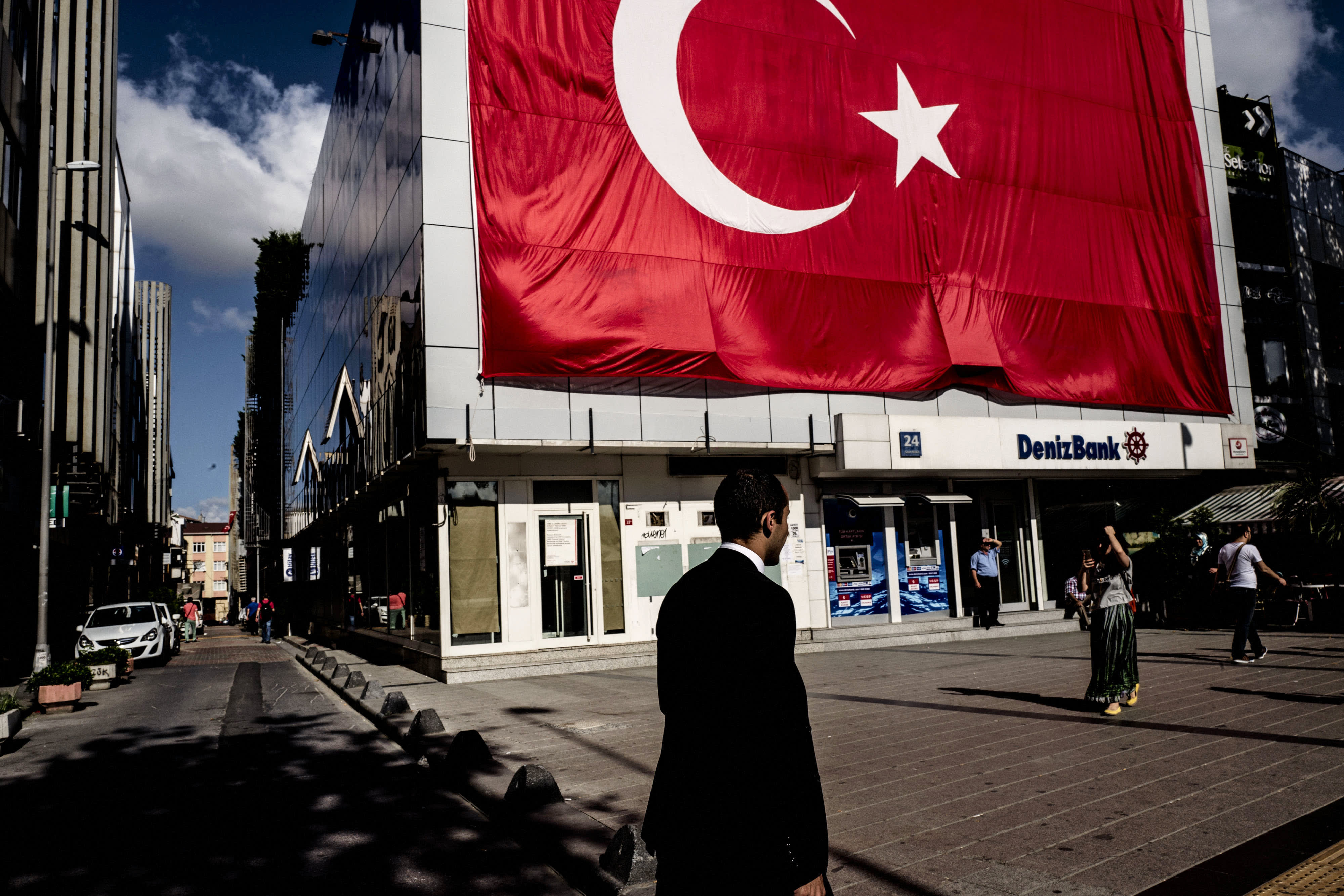 Türkei beendet Zinserhöhungszyklus nach 8 Monaten und belässt Leitzins bei 45 %