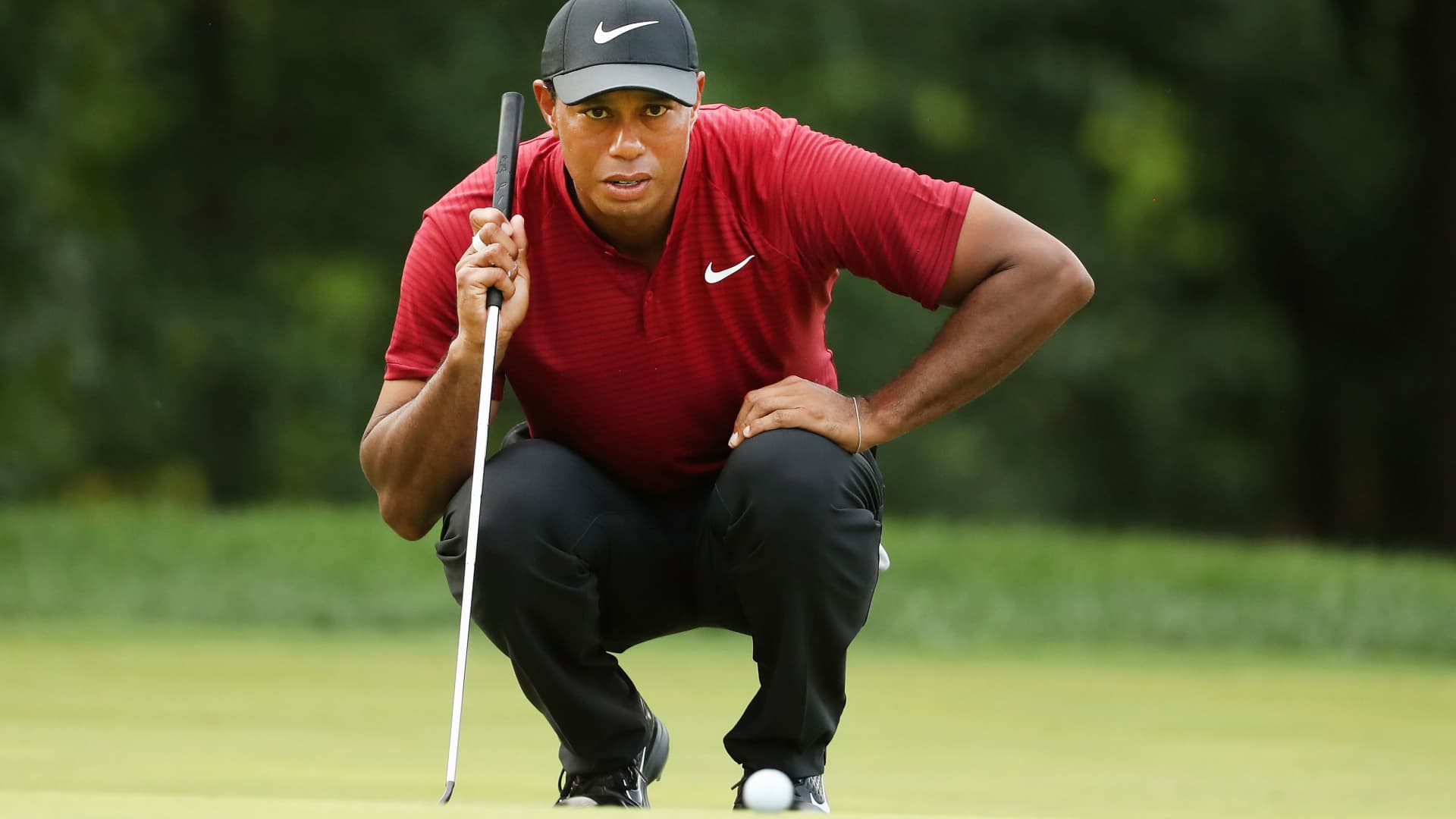 Tiger Woods of the United States lines up a putt on the 16th green during the final round of the 2018 PGA Championship at Bellerive Country Club on August 12, 2018 in St Louis, Missouri.