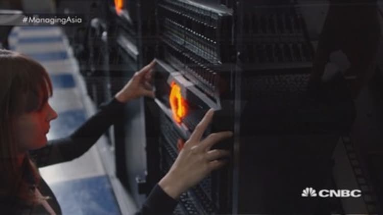 Putting flash in the data center environment
