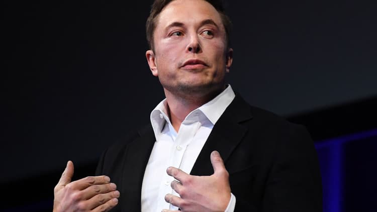 Tesla shares drop 7% thanks to Elon Musk's tweets mocking SEC
