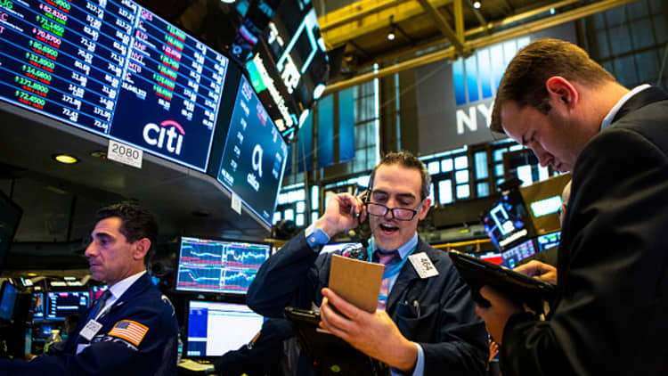 Dow, S&P 500 finish positive for sixth week in seven