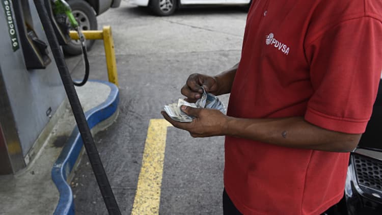 Massive currency devaluation adds to chaos in Venezuela