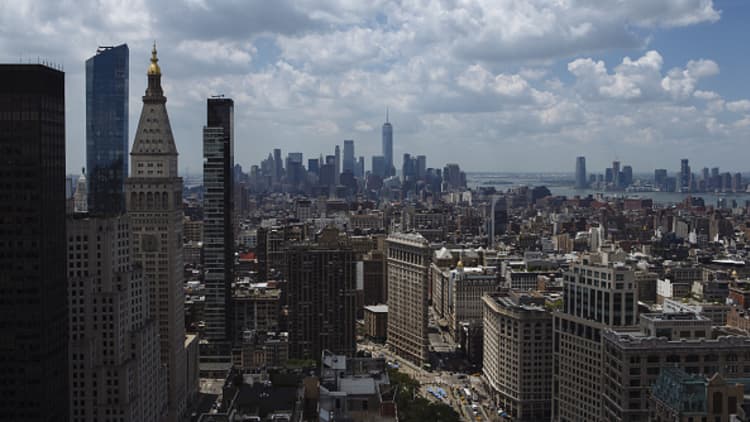 NYC luxury apartment sales drop