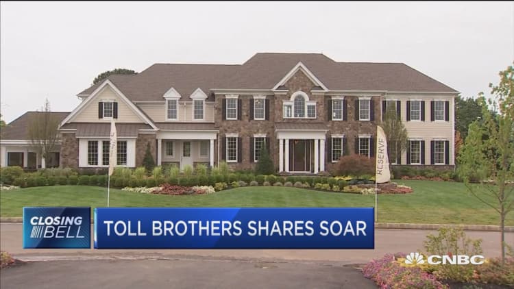 Toll Brothers shares soar on earnings beat
