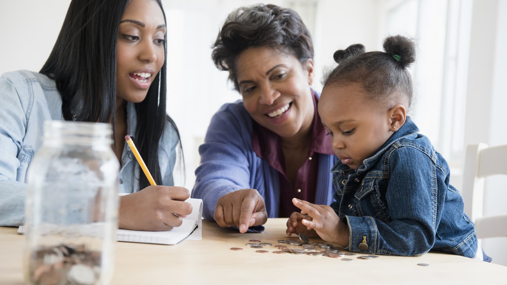 How parents can empower their kids through financial literacy