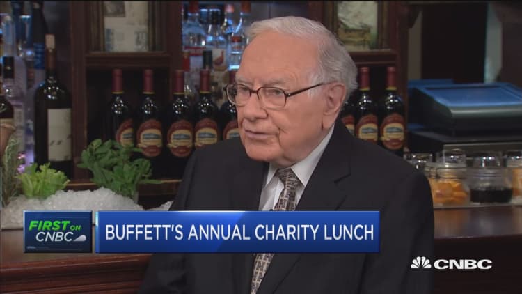 Buffett: Stocks always more attractive than bonds