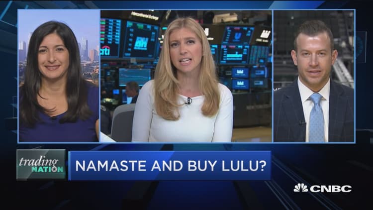 Trading Nation: Should you get in on Lululemon before earnings?