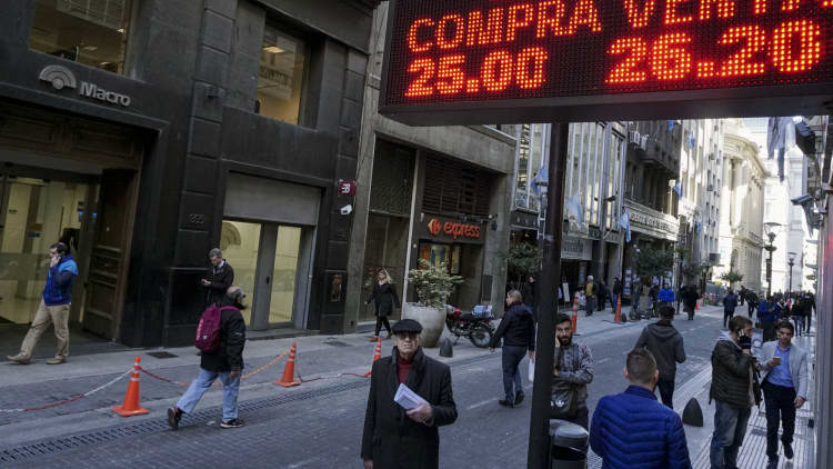 Argentina struggles with yet another financial crisis