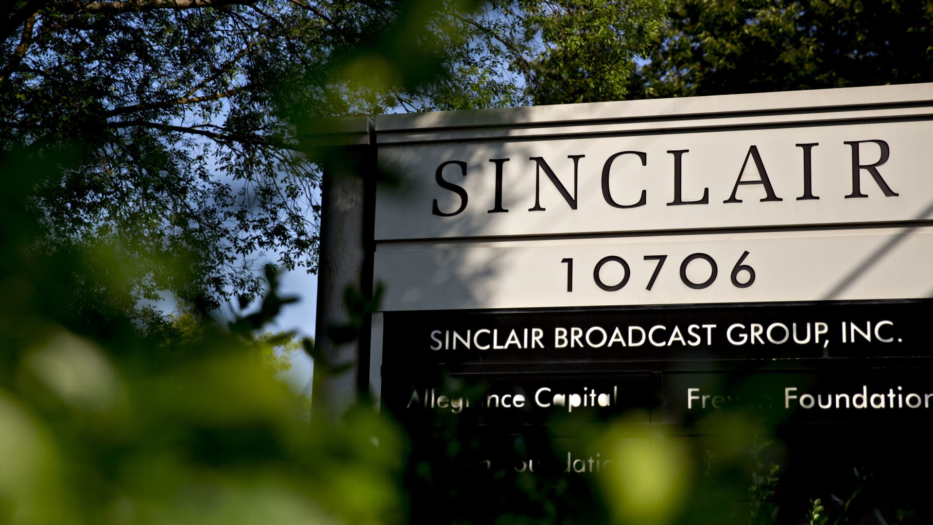Signage stands outside the Sinclair Broadcast Group Inc. headquarters in Cockeysville, Maryland, U.S., on Friday, Aug. 10, 2018. 