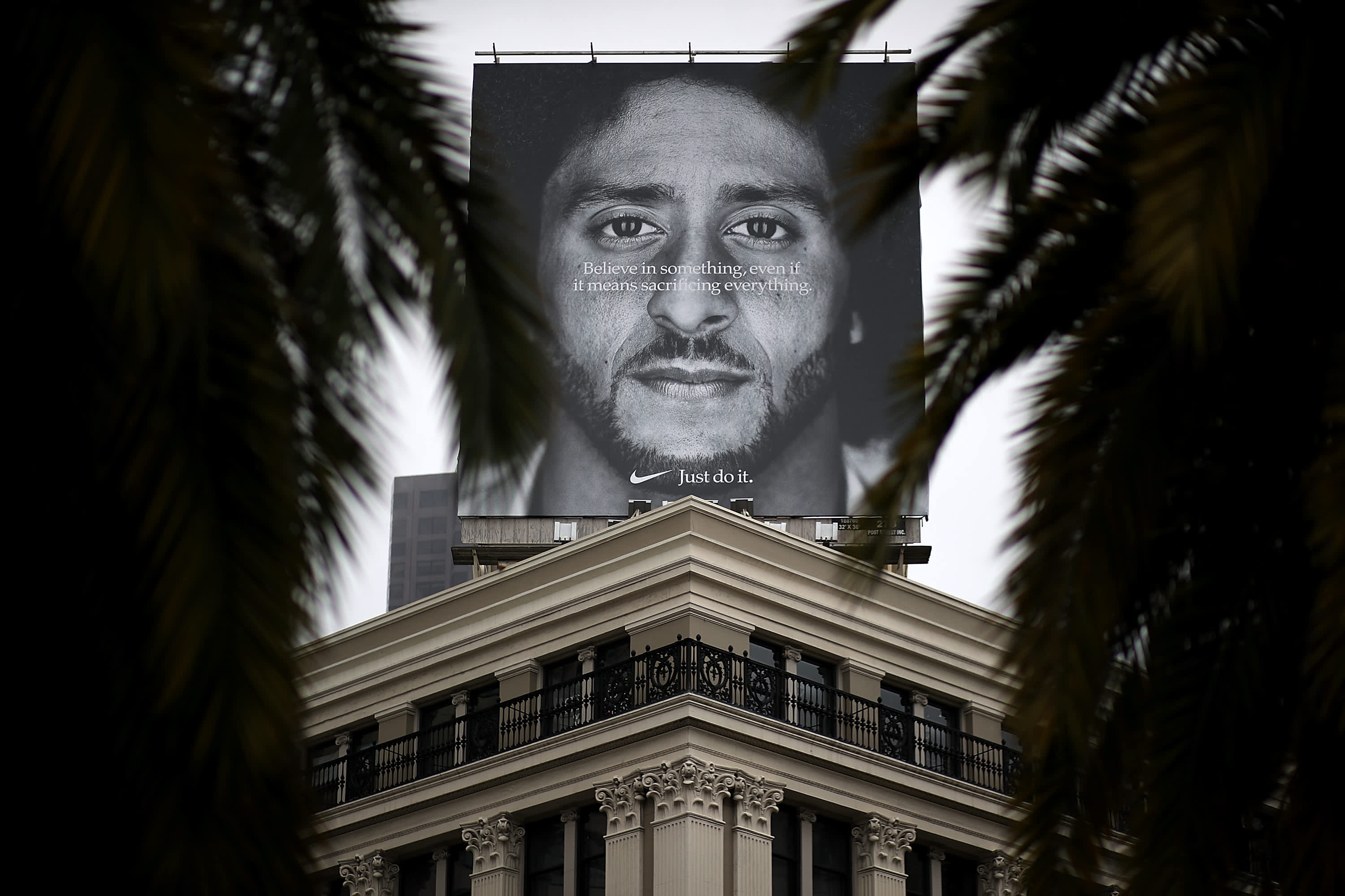 estanque Litoral El respeto Nike's Colin Kaepernick ad created $163.5 million in media exposure