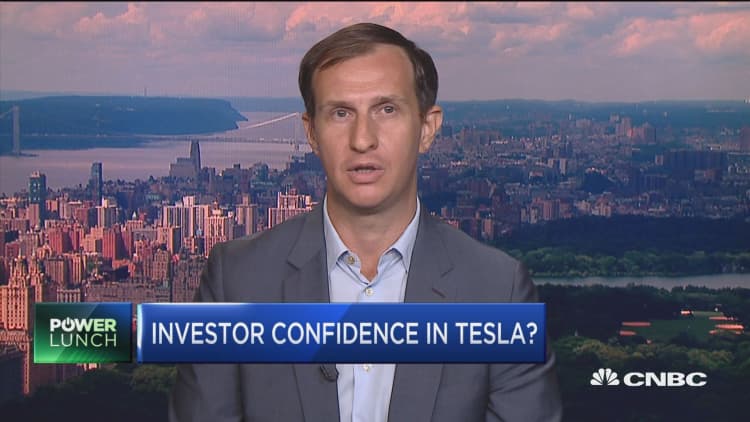 'Accumulating problems at a dizzying rate': Analyst on Elon Musk's behavior