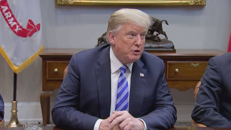 Trump pushes border wall arguments to after midterms