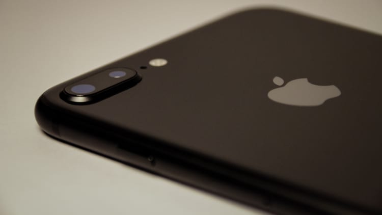 Piper Jaffray raises Apple price target to $250, here's their bullish case