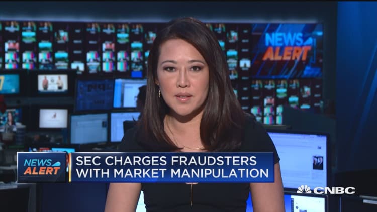 SEC charges 'microcap fraudsters' with market manipulation