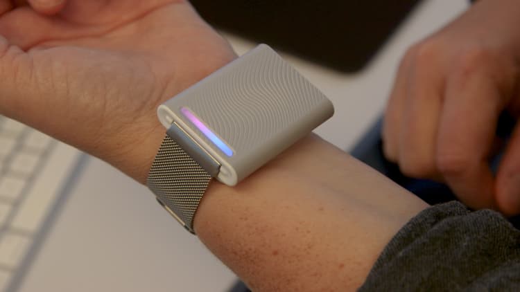 This mini-heater for your wrist could mean the end of office thermostat wars