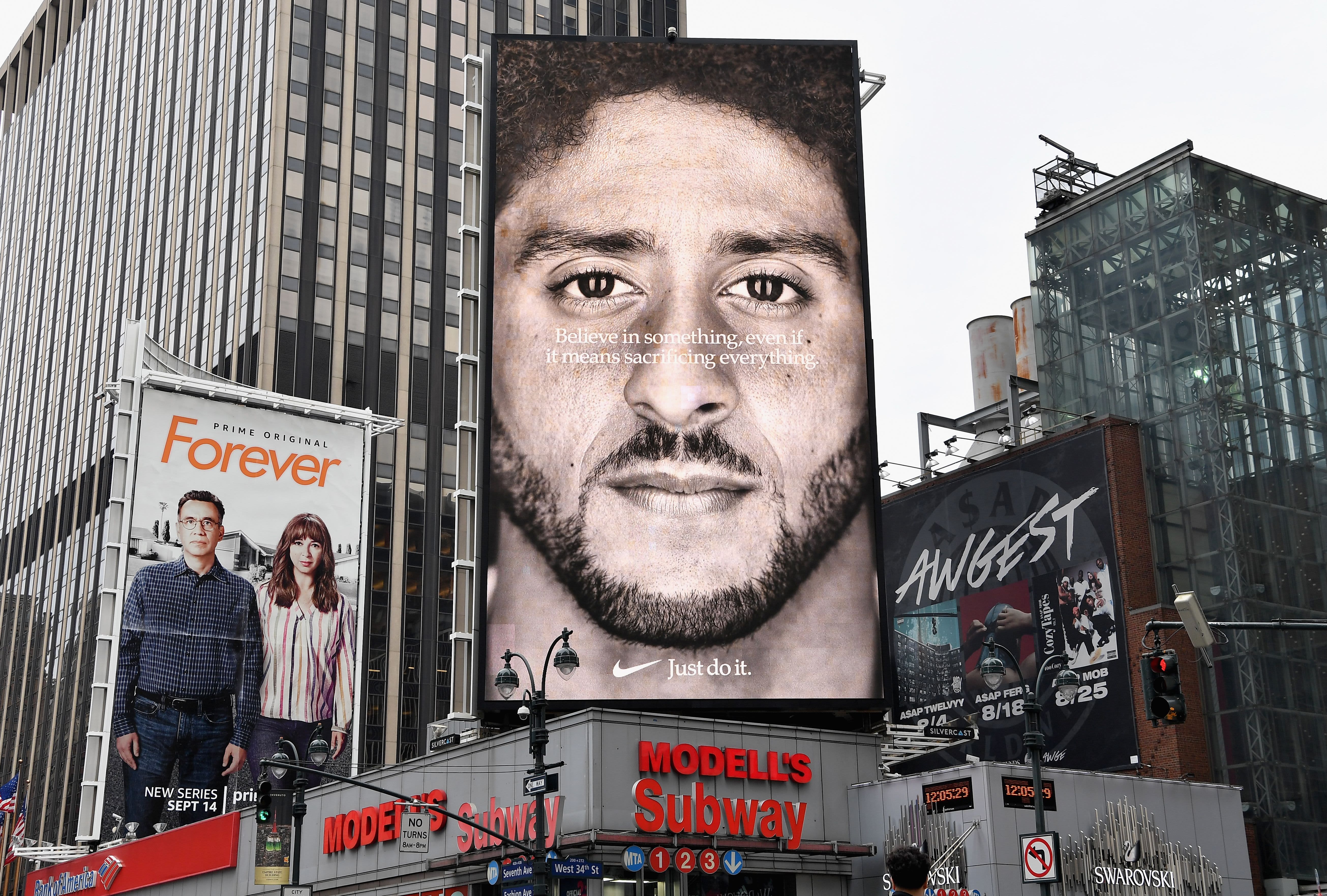 legal garra Exceder Nike's Kaepernick ad campaign 'a stroke of genius:' analyst ups stock