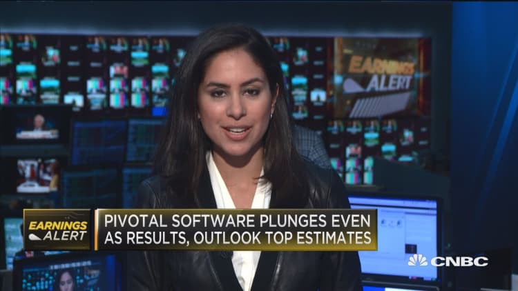 Pivotal Software plunges on earnings