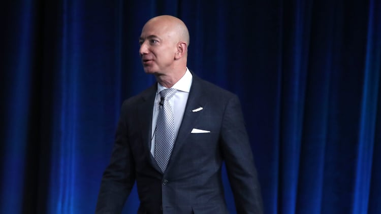 Jeff Bezos announces $2 billion charitable fund