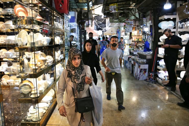 AP: Grand Bazaar in Tehran Iran 180906