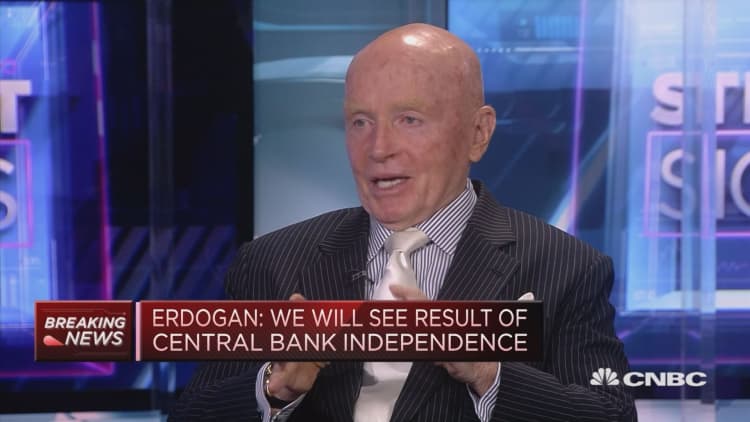 Turkey raising rates 'not the solution': Asset manager Mark Mobius