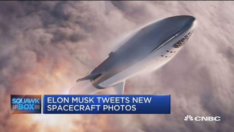 Elon Musk tweets new spacecraft photos