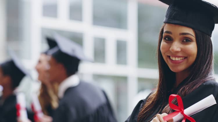 Suzy Welch: 4 reasons to get an MBA right now