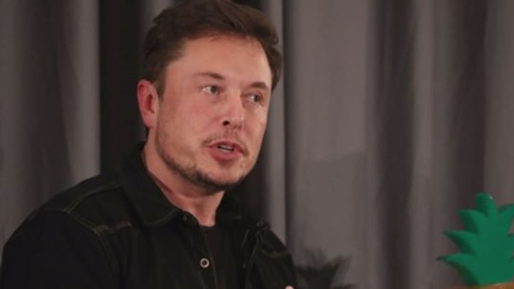 Tesla CEO Elon Musk addresses delivery logistics issues