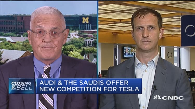 Tesla has no advantages over competing electric vehicle makers: Bob Lutz