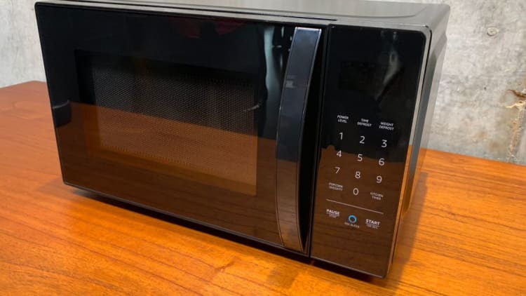 Here's a first look at Amazon's new microwave, Echo Auto and Alexa Hunches