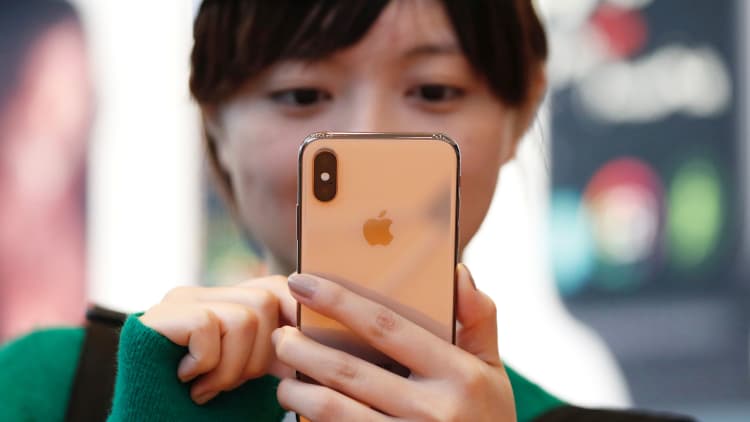 China court bans import, sale of nearly all iPhone models