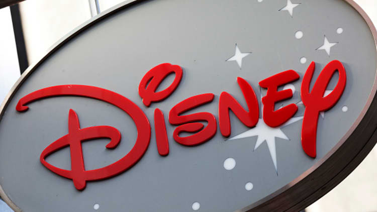 Disney should be up 2-3 percent because of Comcast deal, says Cramer