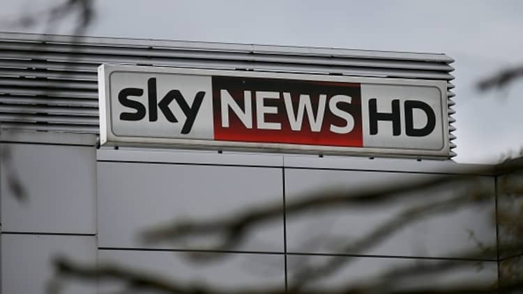 Fox to sell Sky stake to Comcast