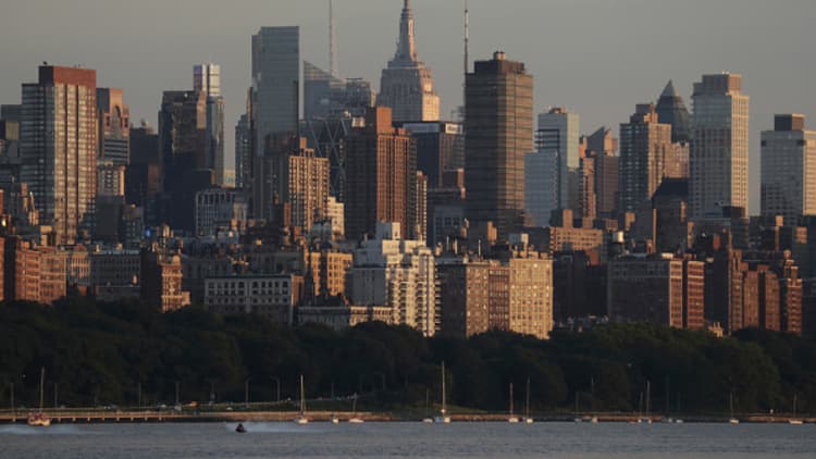 NYC real estate continues to fall