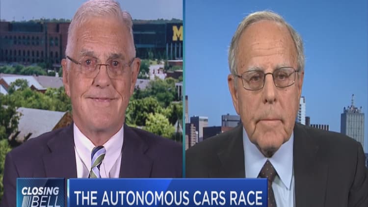 Former GM vice chair, former Chrysler president on autonomous cars race