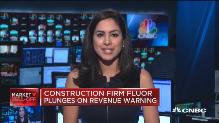 Construction firm Fluor plunges on revenue warning