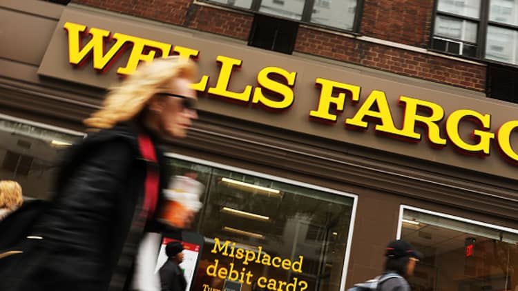 Wells Fargo posts better-than-expected revenues