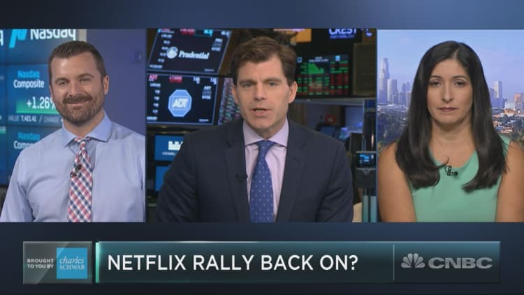 Netflix stock 'looks broken' ahead of its earnings report, says chart analyst