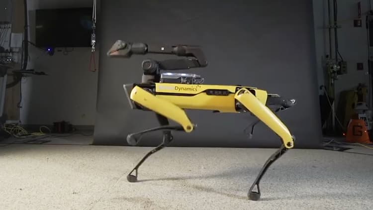 Watch this robot do the Running Man and twerk like Miley Cyrus