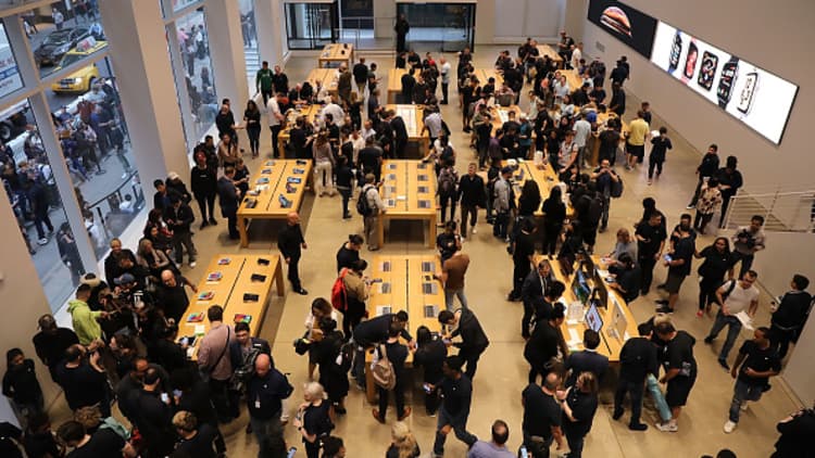 Services business drives Apple's success, analyst says