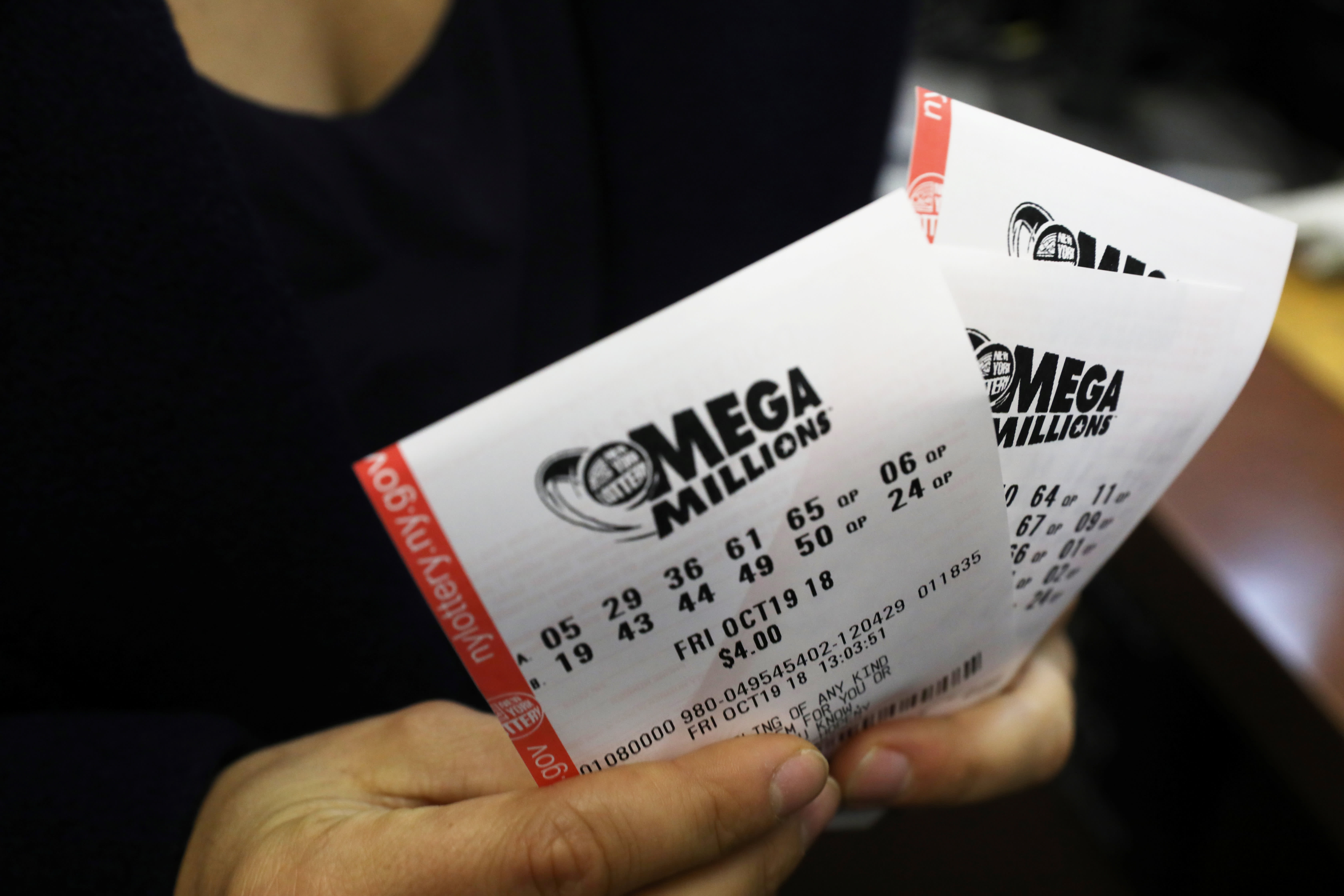 The Mega Millions jackpot is now $ 490 million;  Powerball is $ 410 million