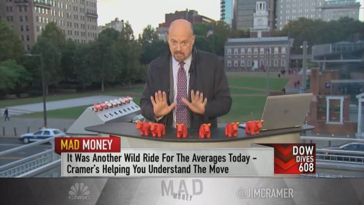 Trump and the Fed are creating 'a totally destructive tug of war' in the stock market, Jim Cramer warns