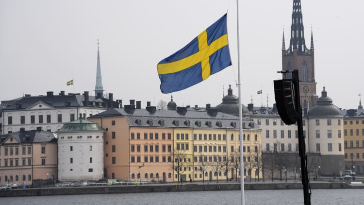 Alan Greenspan says Sweden may hold the answer to America's looming entitlement crisis
