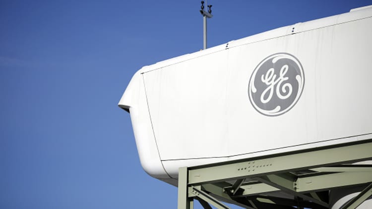 General Electric misses on top and bottom lines, cuts dividend to $0.01 per share