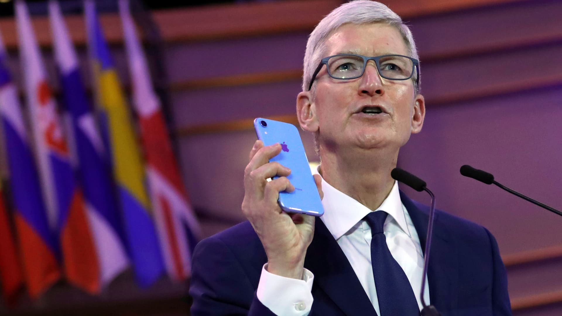 Apple CEO Tim Cook delivers a keynote during the European Union's privacy conference at the EU Parliament in Brussels, Belgium October 24, 2018.