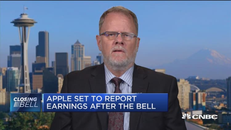 Expect to see positive Apple reaction for the next month or so, says pro