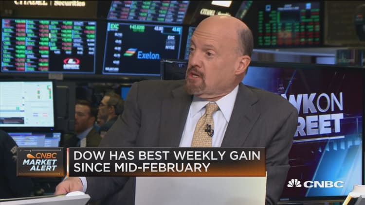 Cramer defends Apple against a Wall Street onslaught