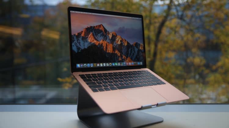 MacBook Air (2017) review: An old friend shows its age - CNET