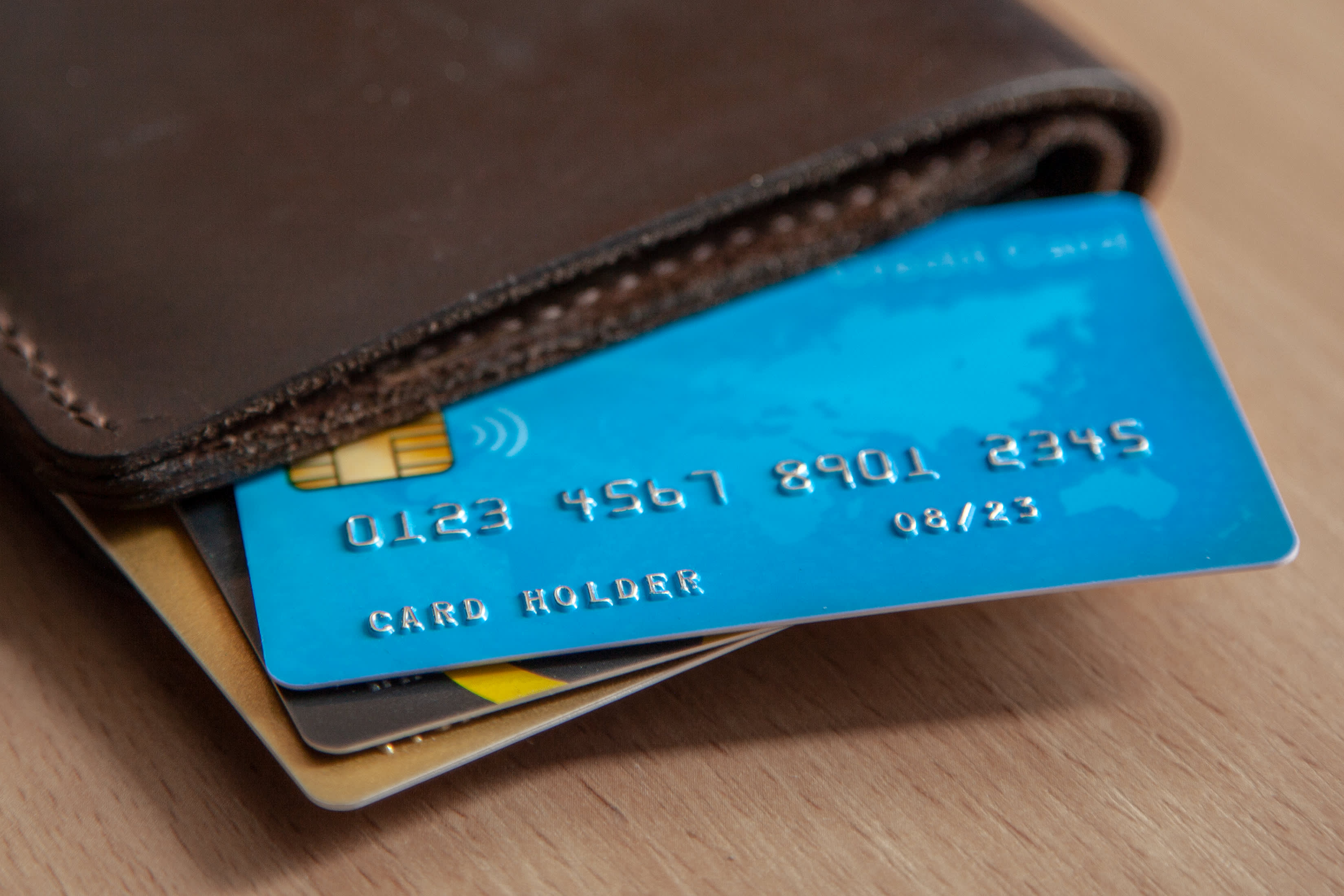 People Have Less Credit score Card Debt In 2021