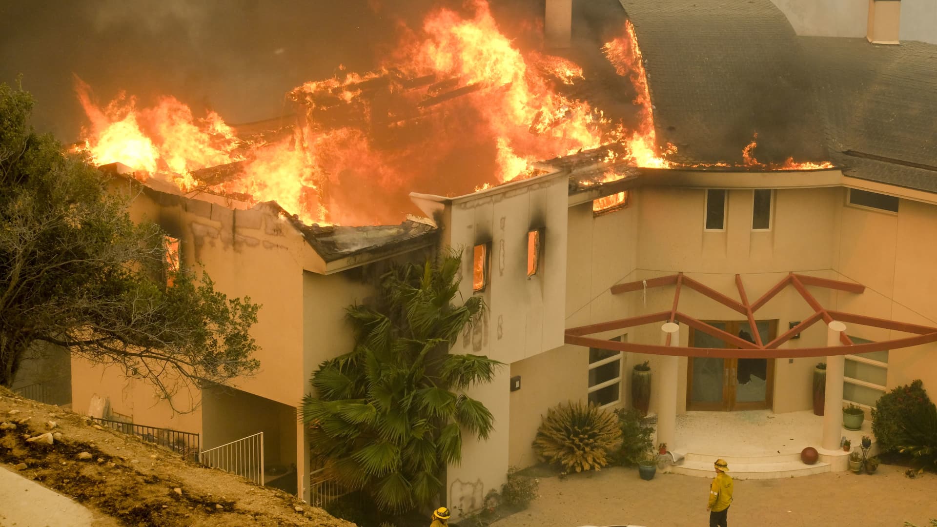 The Woolsy fire burns a home near Malibu Lake in Malibu, Calif., Friday, Nov. 9, 2018. 