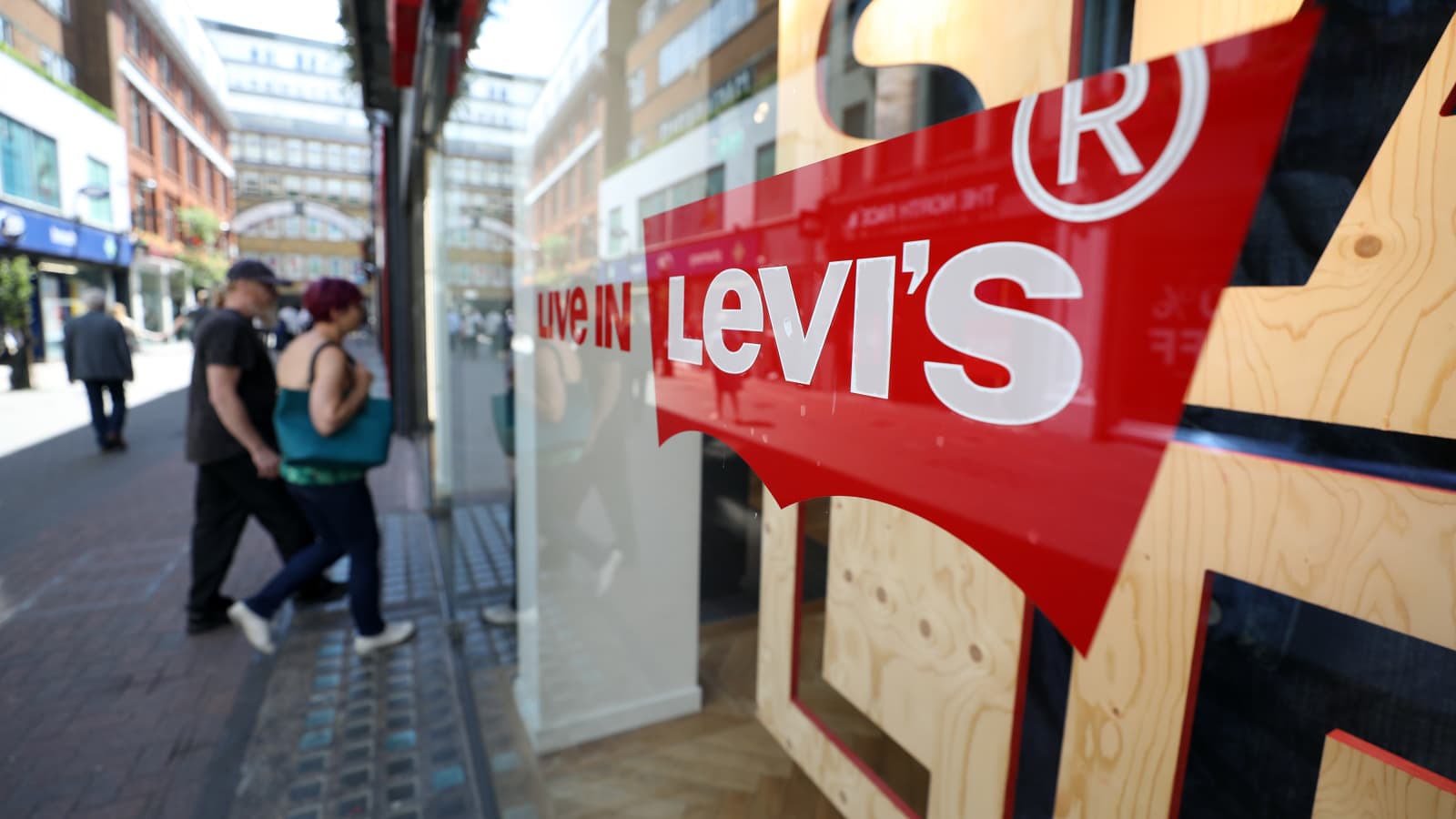 Levi Strauss seeks $6.2 billion valuation in market return